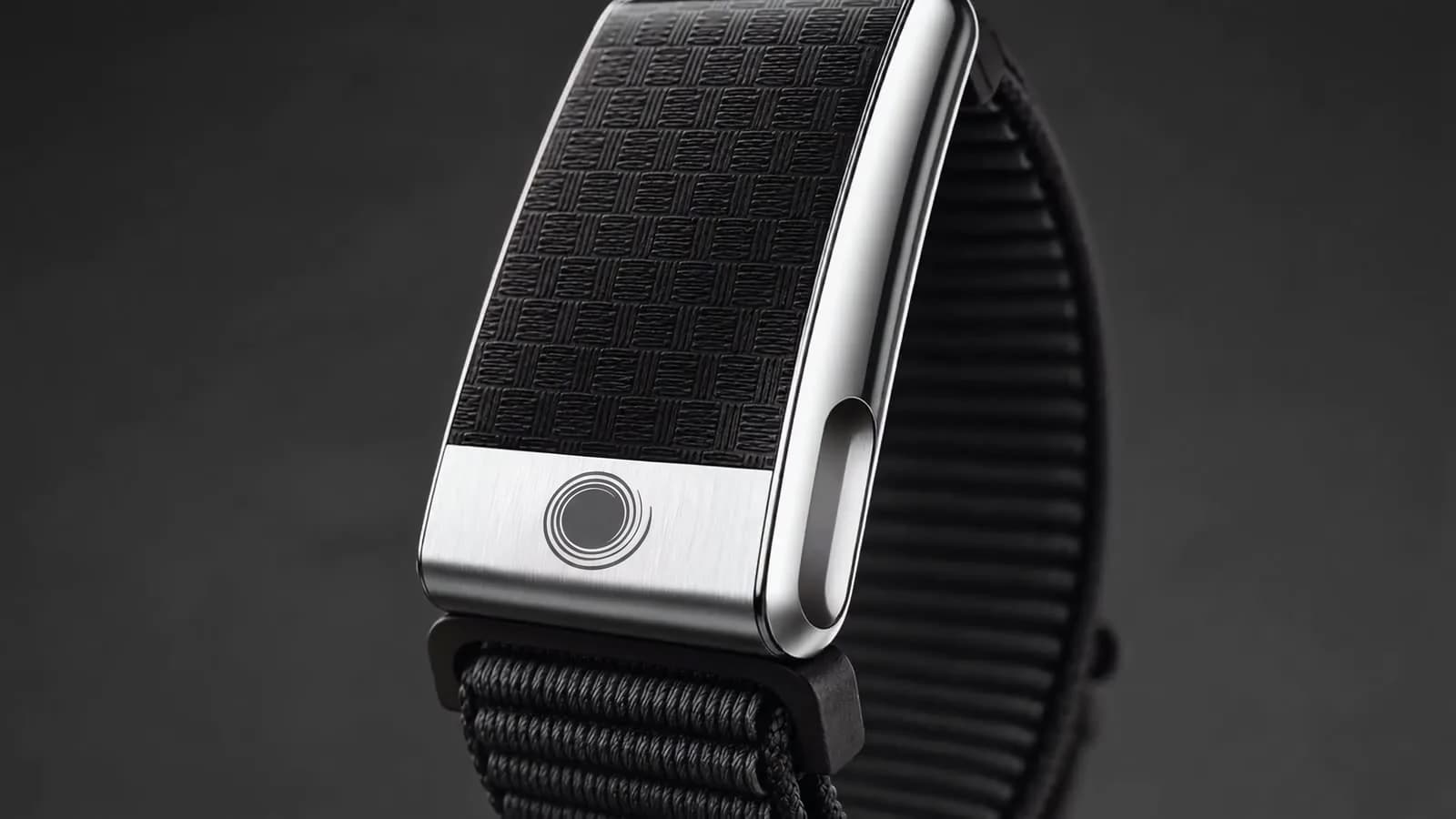 Macro view of the Plondo Band texture and silver finish